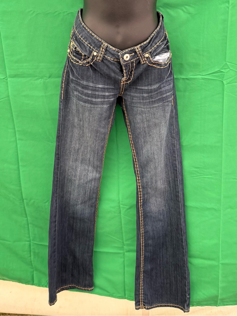 Dark Wash Wide-Leg Women’s Jeans - Distressed Detail